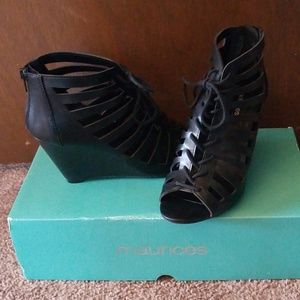 Wedge laced shoes